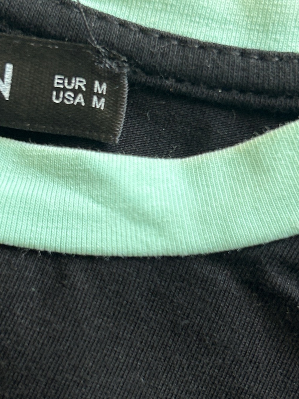 Color block Raglan Saturn T-Shirt - Picture 3 of 6